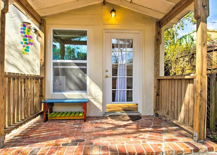 Holiday home Colorful Oasis: 1 Block To Bayview Park!