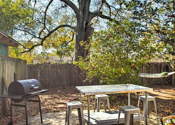 Colorful Oasis: 1 Block To Bayview Park! Holiday home *