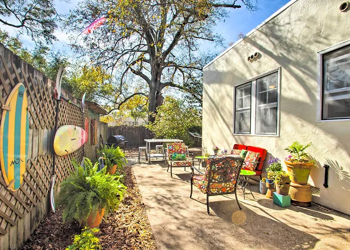 Colorful Oasis: 1 Block To Bayview Park! Holiday home