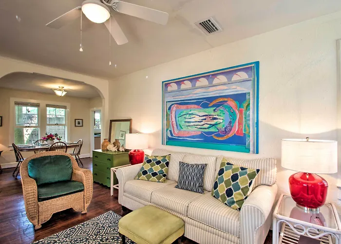 Colorful Oasis: 1 Block To Bayview Park! Pensacola